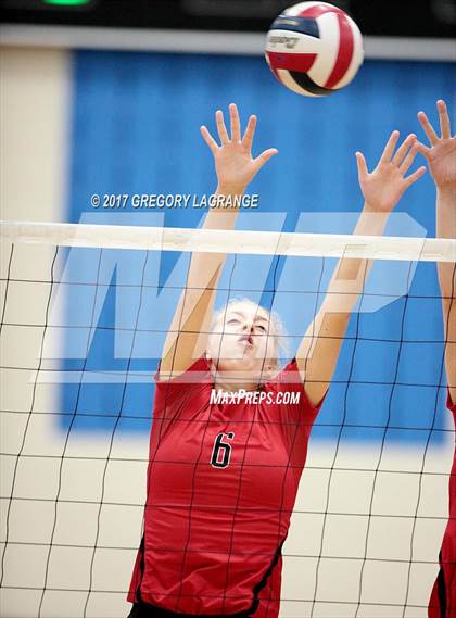 Thumbnail 2 in Lake Highlands vs Vandegrift photogallery.