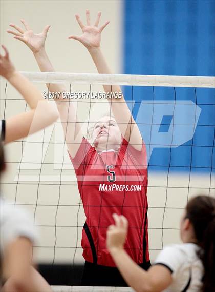 Thumbnail 2 in Lake Highlands vs Vandegrift photogallery.