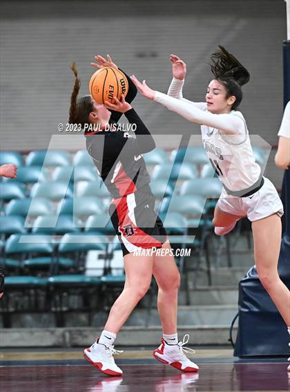 Thumbnail 1 in Roosevelt vs. Durango (CHSAA 5A Final 4) photogallery.