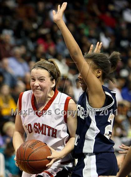 Thumbnail 3 in Hillhouse vs. E. O. Smith (CIAC Class L Final) photogallery.