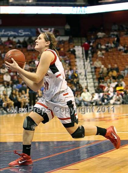 Thumbnail 3 in Hillhouse vs. E. O. Smith (CIAC Class L Final) photogallery.