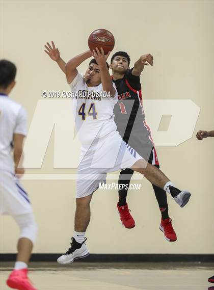 Thumbnail 1 in Fowler vs. Parlier (Parlier Tournament) photogallery.