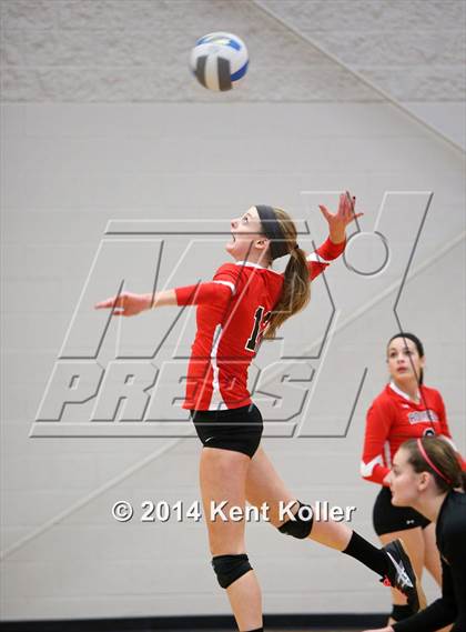 Thumbnail 2 in Romeo vs. Grosse Pointe South photogallery.