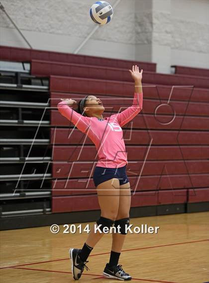 Thumbnail 2 in Romeo vs. Grosse Pointe South photogallery.