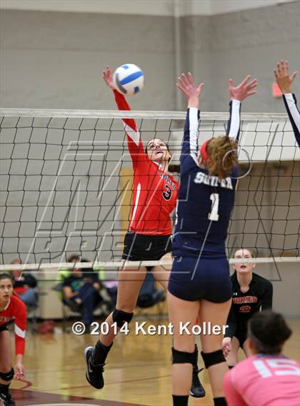 Thumbnail 2 in Romeo vs. Grosse Pointe South photogallery.