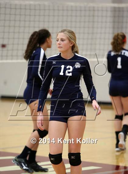 Thumbnail 3 in Romeo vs. Grosse Pointe South photogallery.