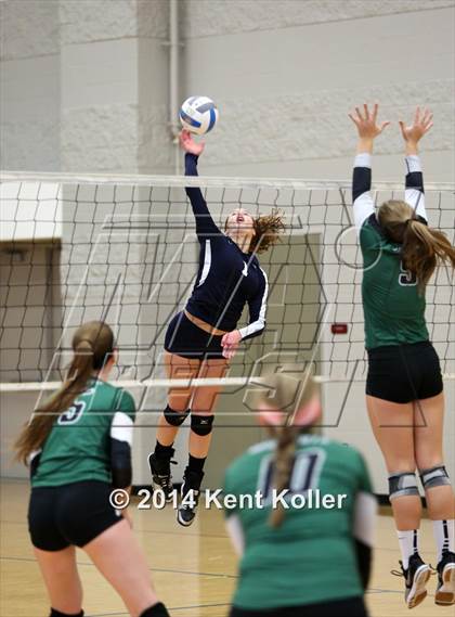 Thumbnail 2 in Romeo vs. Grosse Pointe South photogallery.
