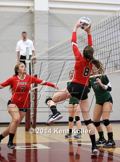 Thumbnail 2 in Romeo vs. Grosse Pointe South photogallery.