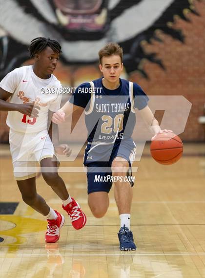 Thumbnail 2 in Aquinas @ Raytown South photogallery.