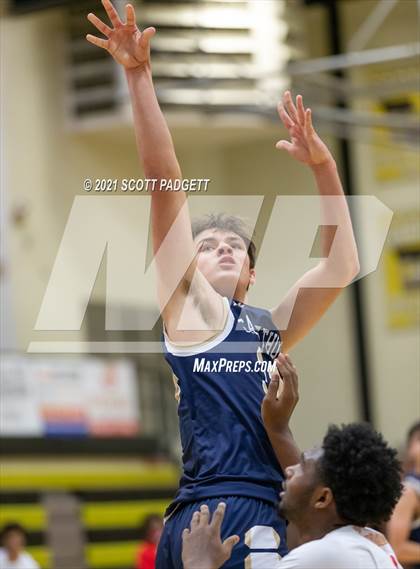 Thumbnail 1 in Aquinas @ Raytown South photogallery.