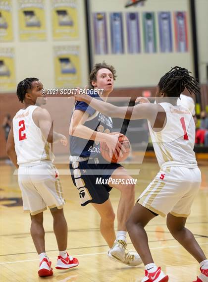 Thumbnail 2 in Aquinas @ Raytown South photogallery.