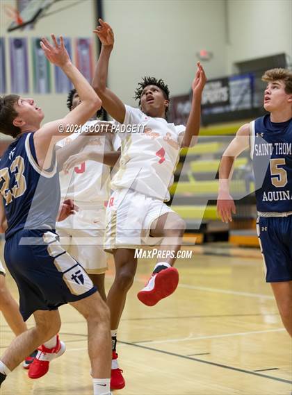 Thumbnail 1 in Aquinas @ Raytown South photogallery.
