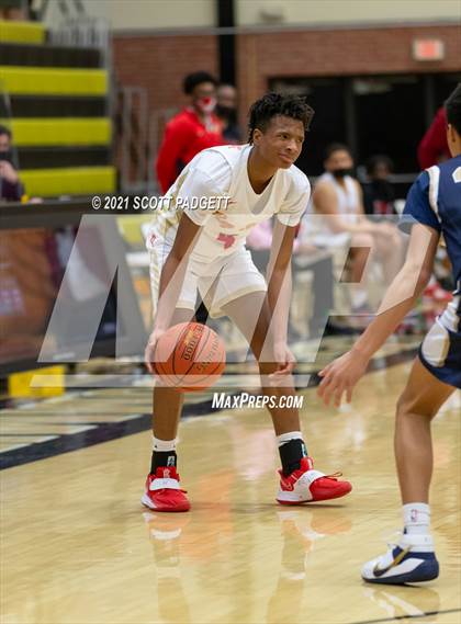 Thumbnail 3 in Aquinas @ Raytown South photogallery.