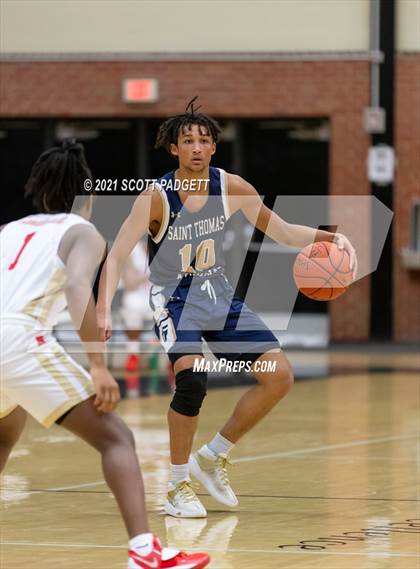Thumbnail 2 in Aquinas @ Raytown South photogallery.