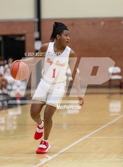Thumbnail 1 in Aquinas @ Raytown South photogallery.