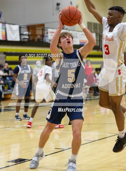 Thumbnail 2 in Aquinas @ Raytown South photogallery.