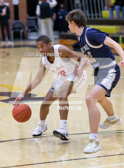Thumbnail 3 in Aquinas @ Raytown South photogallery.