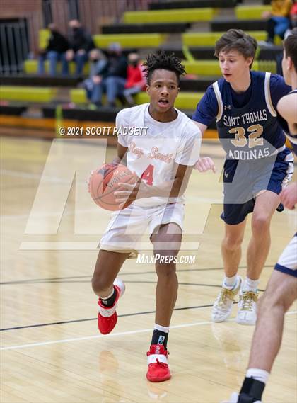 Thumbnail 1 in Aquinas @ Raytown South photogallery.