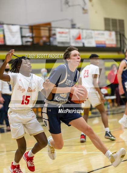 Thumbnail 2 in Aquinas @ Raytown South photogallery.