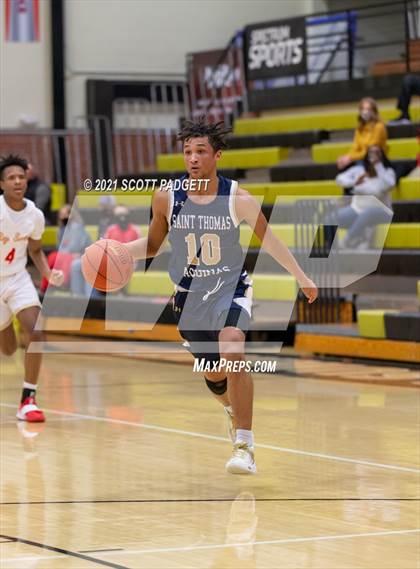 Thumbnail 3 in Aquinas @ Raytown South photogallery.