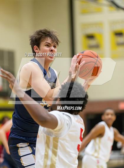 Thumbnail 3 in Aquinas @ Raytown South photogallery.