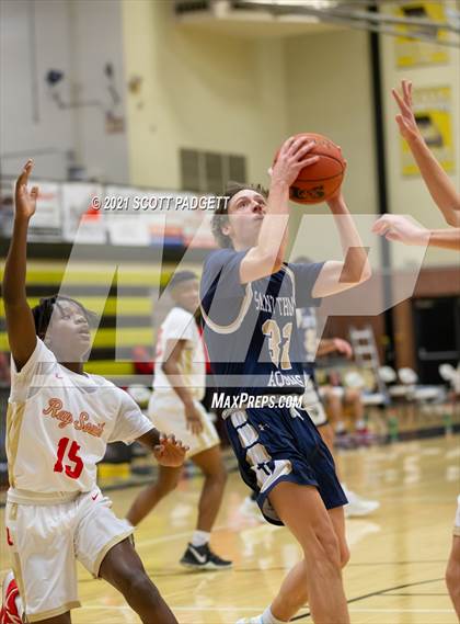 Thumbnail 1 in Aquinas @ Raytown South photogallery.