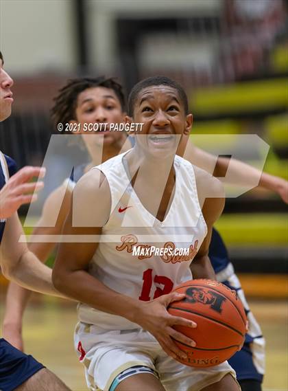 Thumbnail 3 in Aquinas @ Raytown South photogallery.