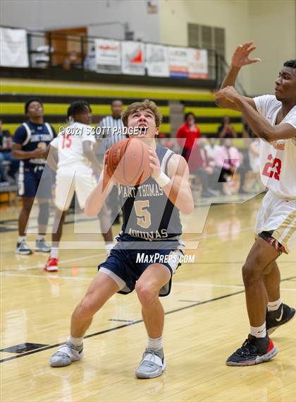 Thumbnail 1 in Aquinas @ Raytown South photogallery.