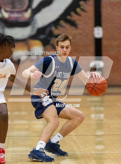 Thumbnail 3 in Aquinas @ Raytown South photogallery.