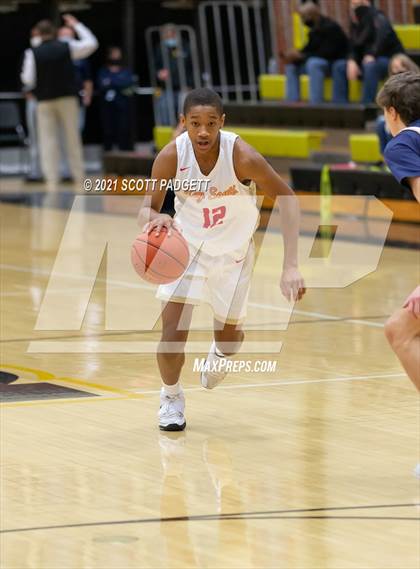 Thumbnail 2 in Aquinas @ Raytown South photogallery.