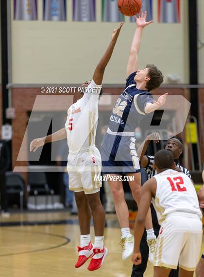 Thumbnail 1 in Aquinas @ Raytown South photogallery.