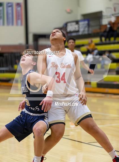 Thumbnail 2 in Aquinas @ Raytown South photogallery.
