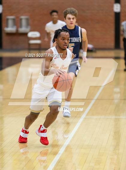 Thumbnail 1 in Aquinas @ Raytown South photogallery.