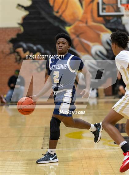 Thumbnail 3 in Aquinas @ Raytown South photogallery.