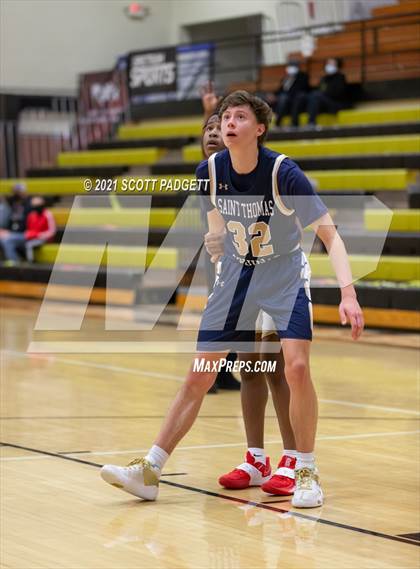 Thumbnail 2 in Aquinas @ Raytown South photogallery.