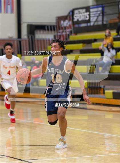 Thumbnail 1 in Aquinas @ Raytown South photogallery.