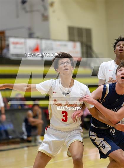 Thumbnail 3 in Aquinas @ Raytown South photogallery.