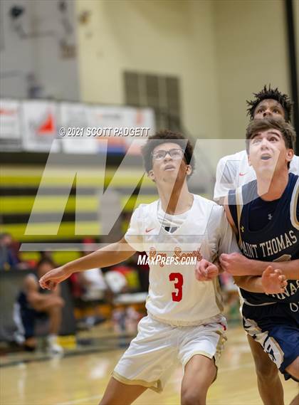 Thumbnail 1 in Aquinas @ Raytown South photogallery.