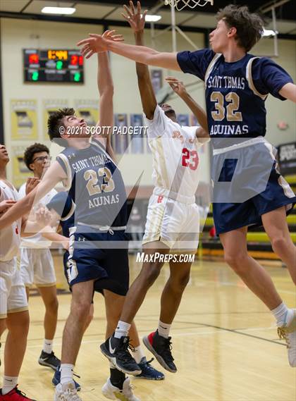 Thumbnail 2 in Aquinas @ Raytown South photogallery.