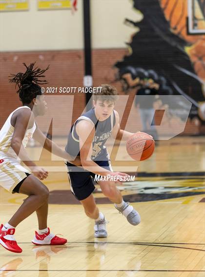 Thumbnail 2 in Aquinas @ Raytown South photogallery.