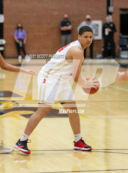 Thumbnail 3 in Aquinas @ Raytown South photogallery.