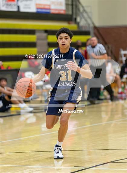 Thumbnail 1 in Aquinas @ Raytown South photogallery.