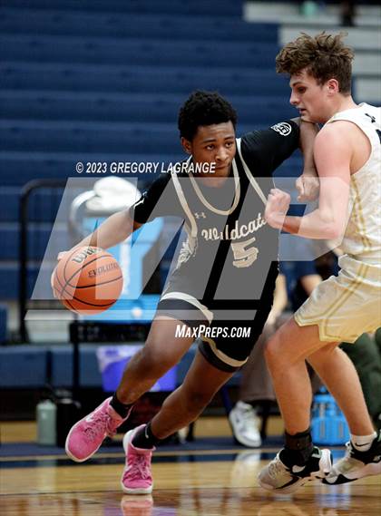 Thumbnail 1 in Guyer vs Keller photogallery.