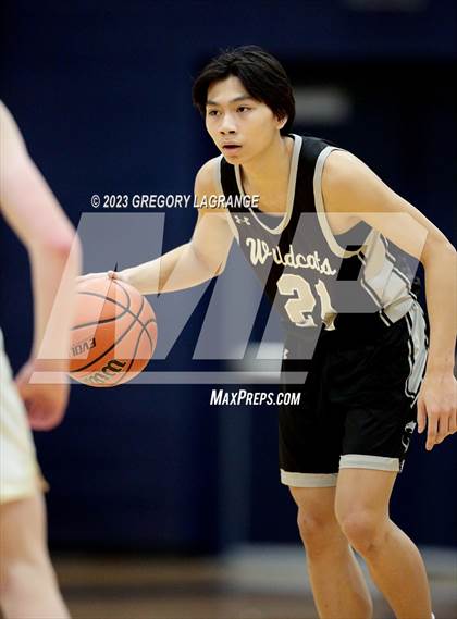 Thumbnail 2 in Guyer vs Keller photogallery.