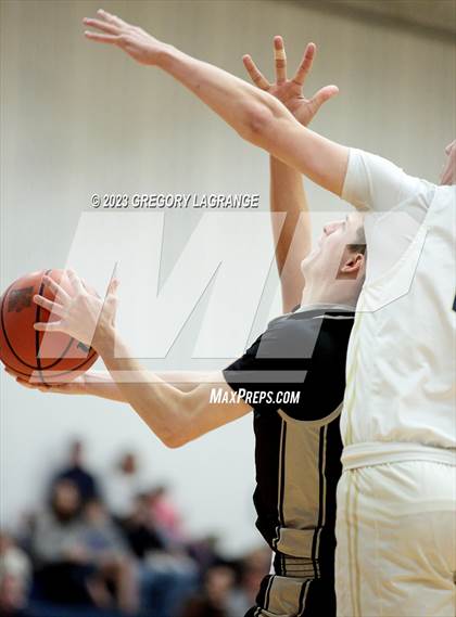 Thumbnail 2 in Guyer vs Keller photogallery.
