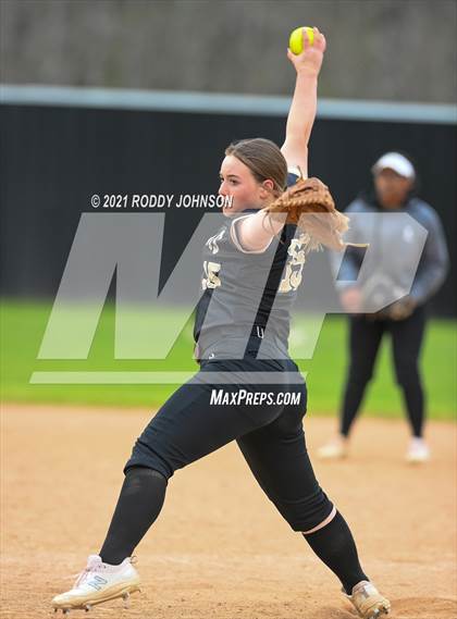Thumbnail 3 in Leesville vs Florien photogallery.