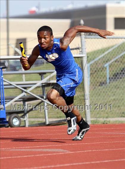 Thumbnail 3 in Texas Region II 16-5A District Meet photogallery.