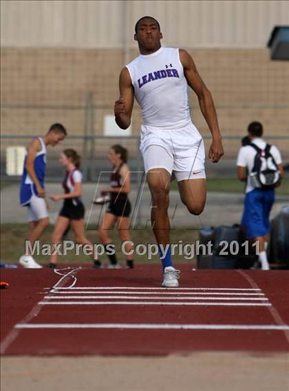 Thumbnail 3 in Texas Region II 16-5A District Meet photogallery.