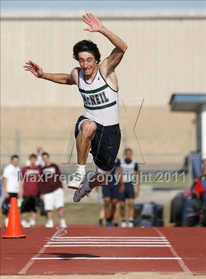 Thumbnail 1 in Texas Region II 16-5A District Meet photogallery.