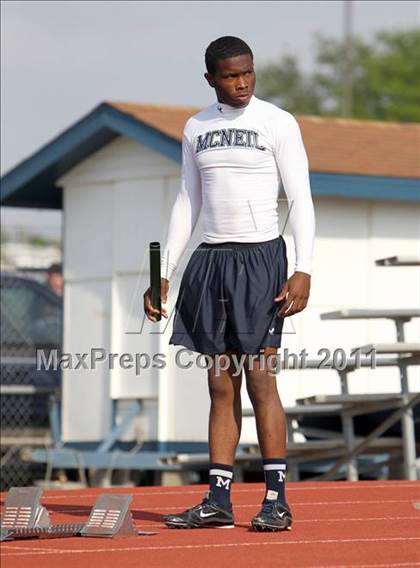 Thumbnail 2 in Texas Region II 16-5A District Meet photogallery.